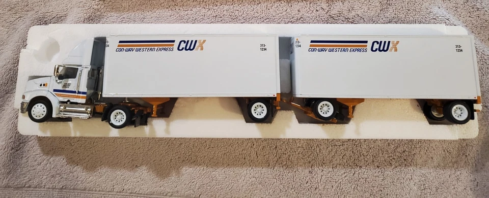 Vintage Con-way Western Express (CWX) model truck with two trailers. - Image 2 of 4