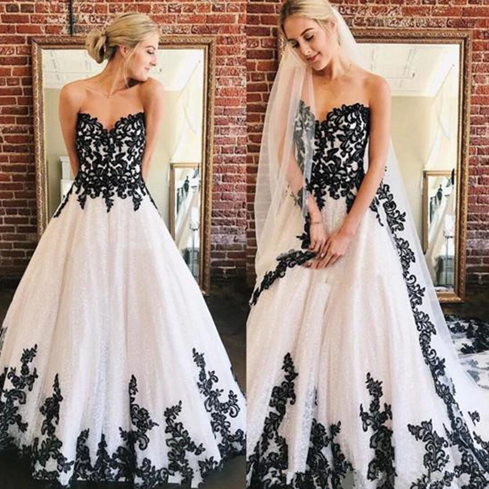 Gothic Wedding Dresses White and Black Applique Sweetheart Tulle Bridal  Gowns