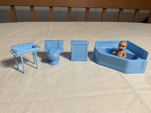 VTG. MARX BLUE DOLLHOUSE BATHROOM FURNITURE LOT WITH IMPRINTED LOGO, 4 PCS