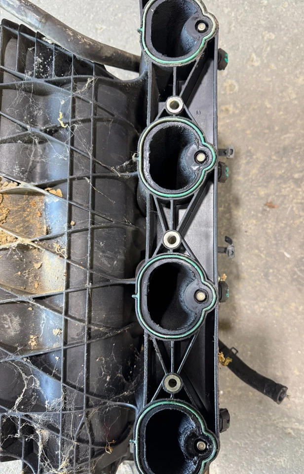 2004-2006 NISSAN ARMADA INTAKE MANIFOLD (P)140017S005 Foto 4 de 4