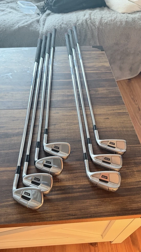 Juego de golf de acero para hombre Adams XTD hierros de tungsteno forjados (5-GW) rifle derecho 5,5 ejes Foto 2 de 4