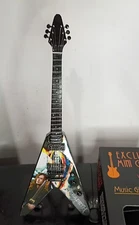 Dave Mustaine • Megadeth • Exclusive Mini Guitar 