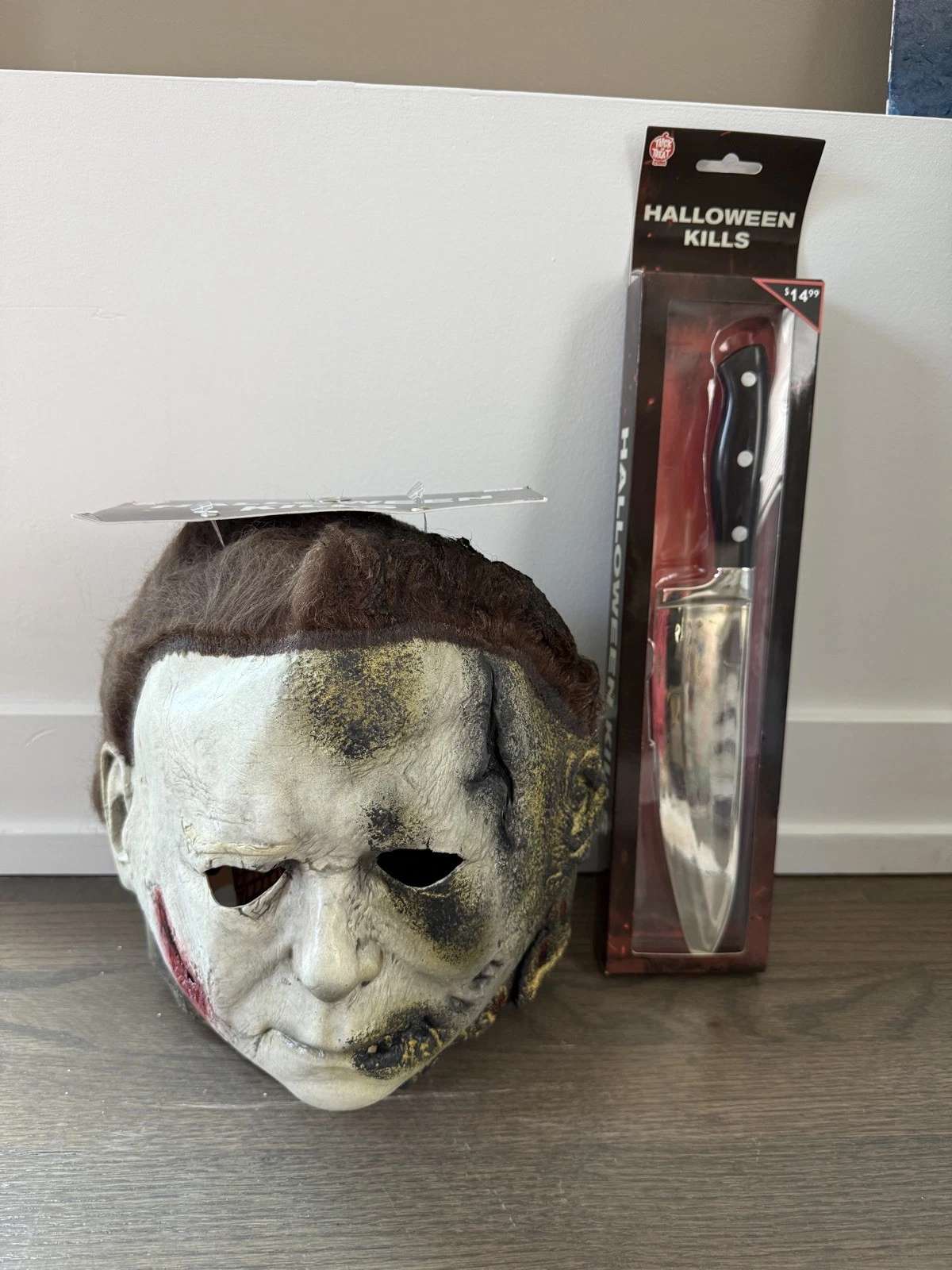 Michael Myers Halloween Kills Mask & Knife Set Trick or Treat Studios 