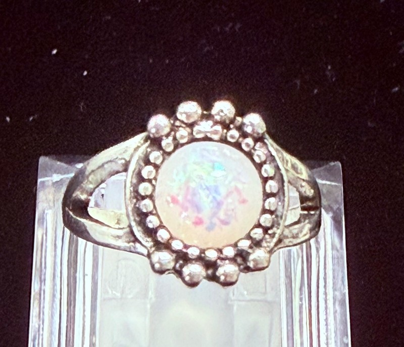 Lovely white fire opal ring in silver tone setting.   size 6.   (probably faux)