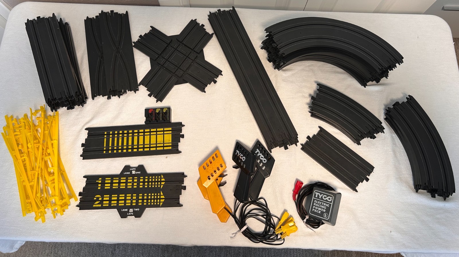 Track - Lot 73 Pieces