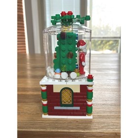 Lego 2016 Limited Edition Santa Snowglobe 40223 Retired Collectible Christmas