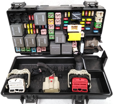04692305AG Dodge 2010 Grand Caravan Chrysler Town & Country Fuse Box TIPM B33