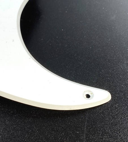 Genuine Fender Squier CLASSIC VIBE Strat LOADED SSS PICKGUARD 8 Hole 50's White - Picture 3 of 11