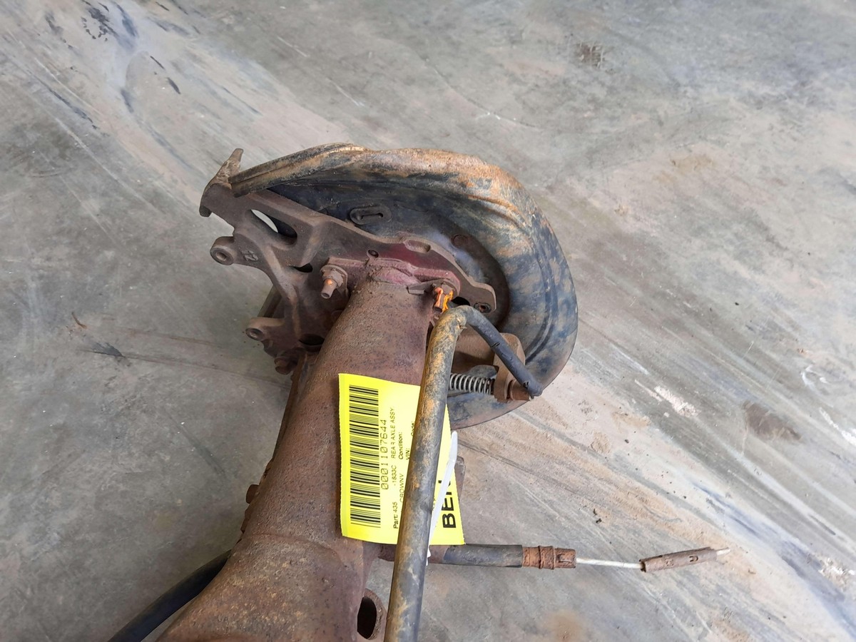 95 - 97 Ford Crown Victoria Rear Axle Assembly 3.27 Ratio w/o ABS