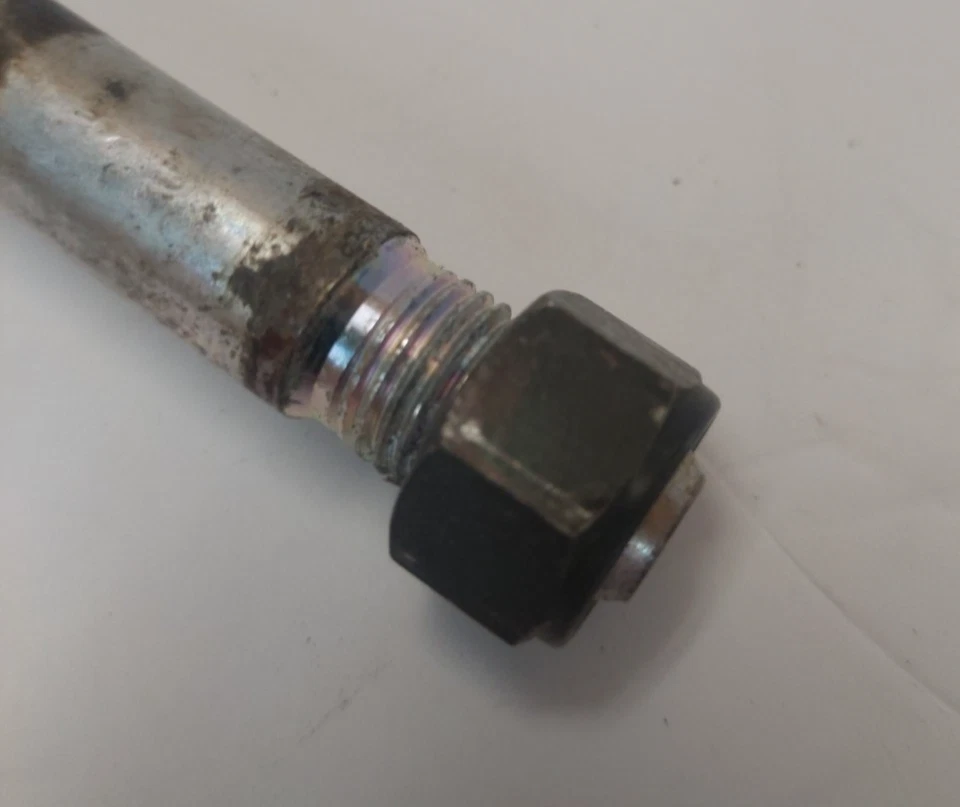 Perno de eje de rueda delantera Yamaha XT225 OEM Foto 3 de 4