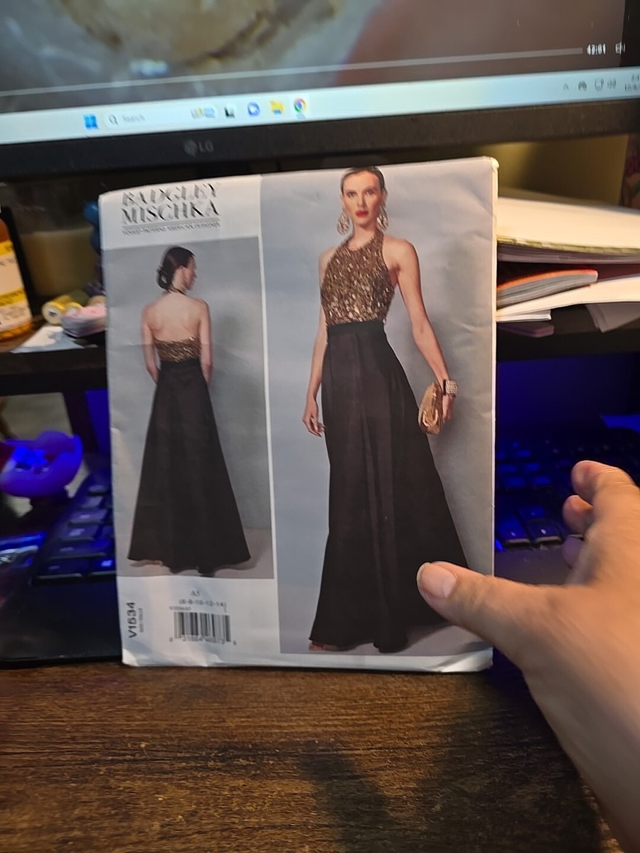 Vogue V1534 Badgley Mischka Halter Close Fitting Bodice Dress Gown 6-14 Vogue V1534 Badgley Mischka Halter Close Fitting Bodice Dress Gown 6-14