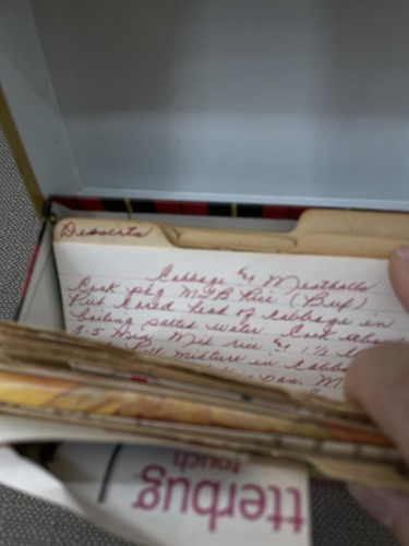 Vintage Recipe Box + 2 Folders – Handwritten, Typed & Clipped Recipes 1970s+ - Picture 9 of 18