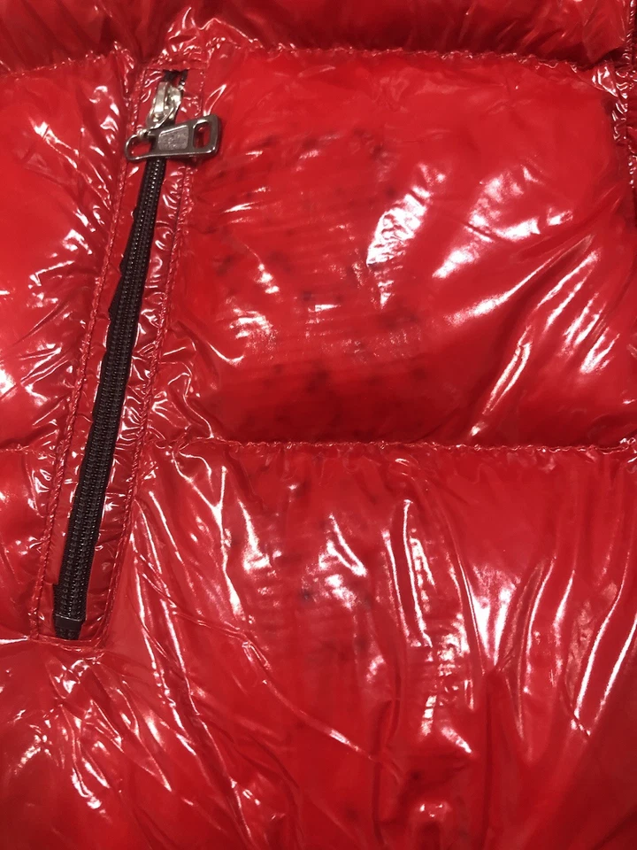 Moncler 闪亮红色 Puffer 夹克 S 码 — 第 3/4 张图片