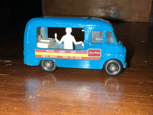 Matchbox Lesney #47 Commer Ice Cream Canteen Regular Wheels Lyons Maid 1963 Blue - Picture 3 of 10