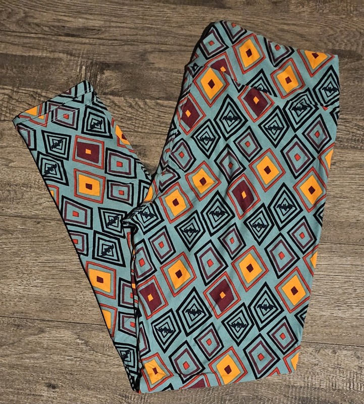 LuLaRoe Women's Leggings Tall And Curvy,  Bats Pattern Halloween 