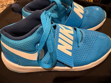 Nike Boys Team Hustle D8 Equator Blue Basketball Shoes Sneakers 6Y