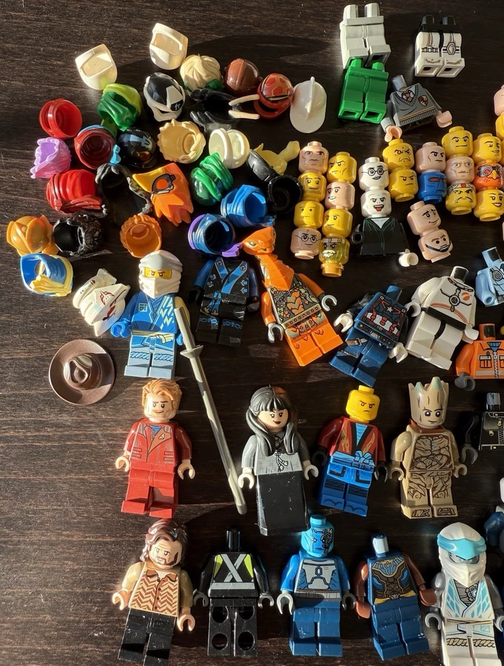 LEGO Lote de Minifiguras Ninjago Marvel Minecraft HP Torsos Cabezas Armas Cabezas Foto 2 de 4