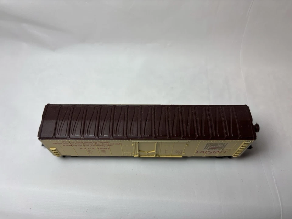 N Scale Con-Cor Falstaff Beer 50’ Billboard Reefer - Image 4 of 4