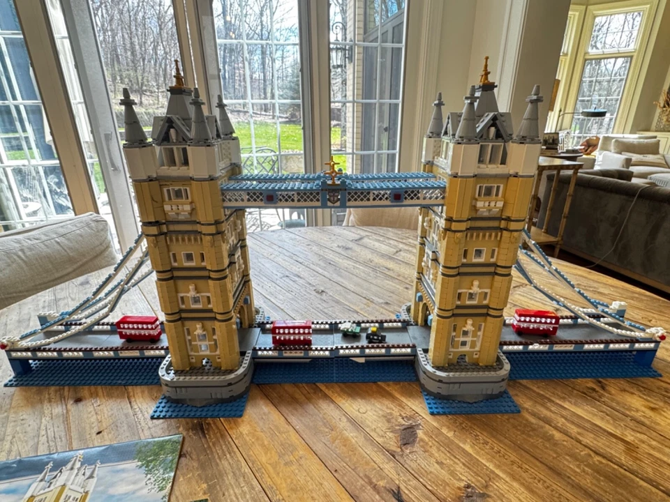 LEGO London Tower Bridge 10214 RETIRED 2010- 99.9% Complete, Excellent Condition - Image 2 of 4