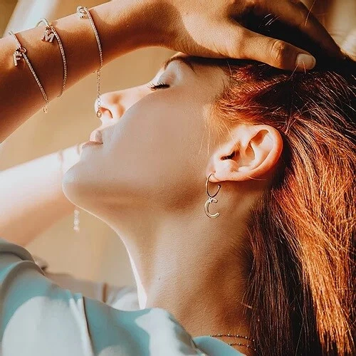 Orecchini Comete Gioielli stella lettera argento e zirconi - Immagine 2 di 3