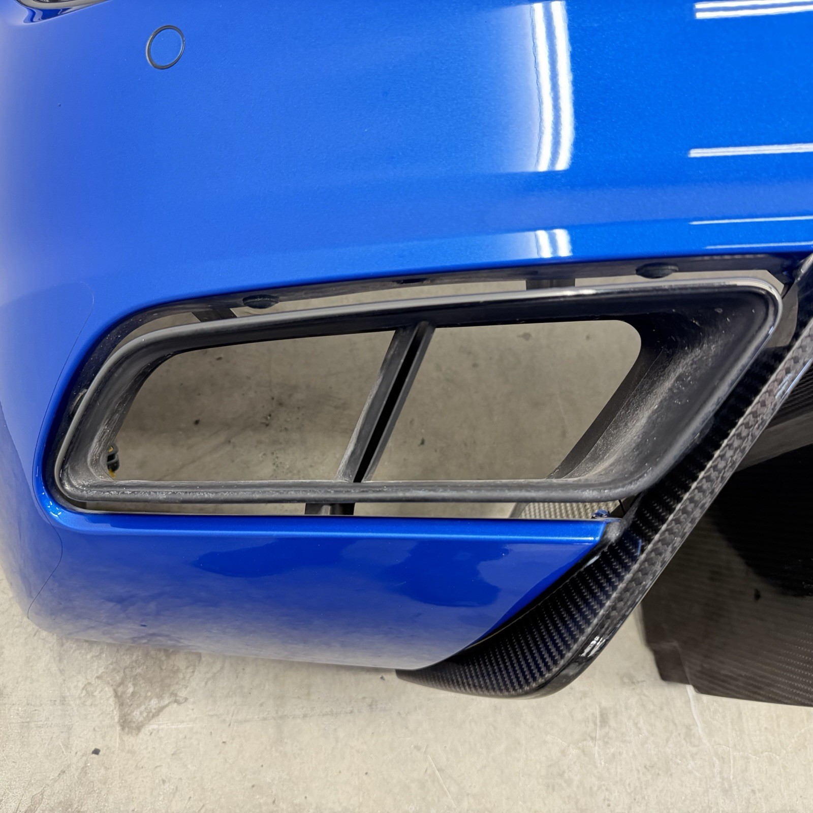 17-18 Audi R8 Rear Bumper Cover Complete W/ Carbon Fiber Valance & Sensors OEM