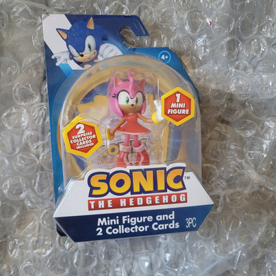 NEU SELTEN Sonic the Hedgehog Amy Rose 3 inch Minifigur & 2 Sammlerkarten
