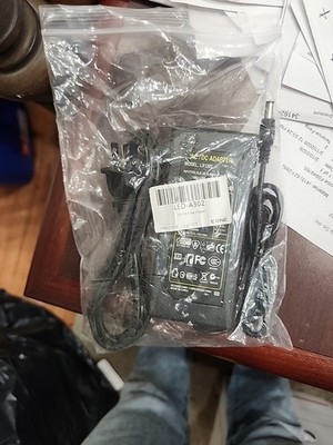 AC/DC Adapter Input 100 -240v 50/60hz 1.6A  OUTPUT : 12V-5A