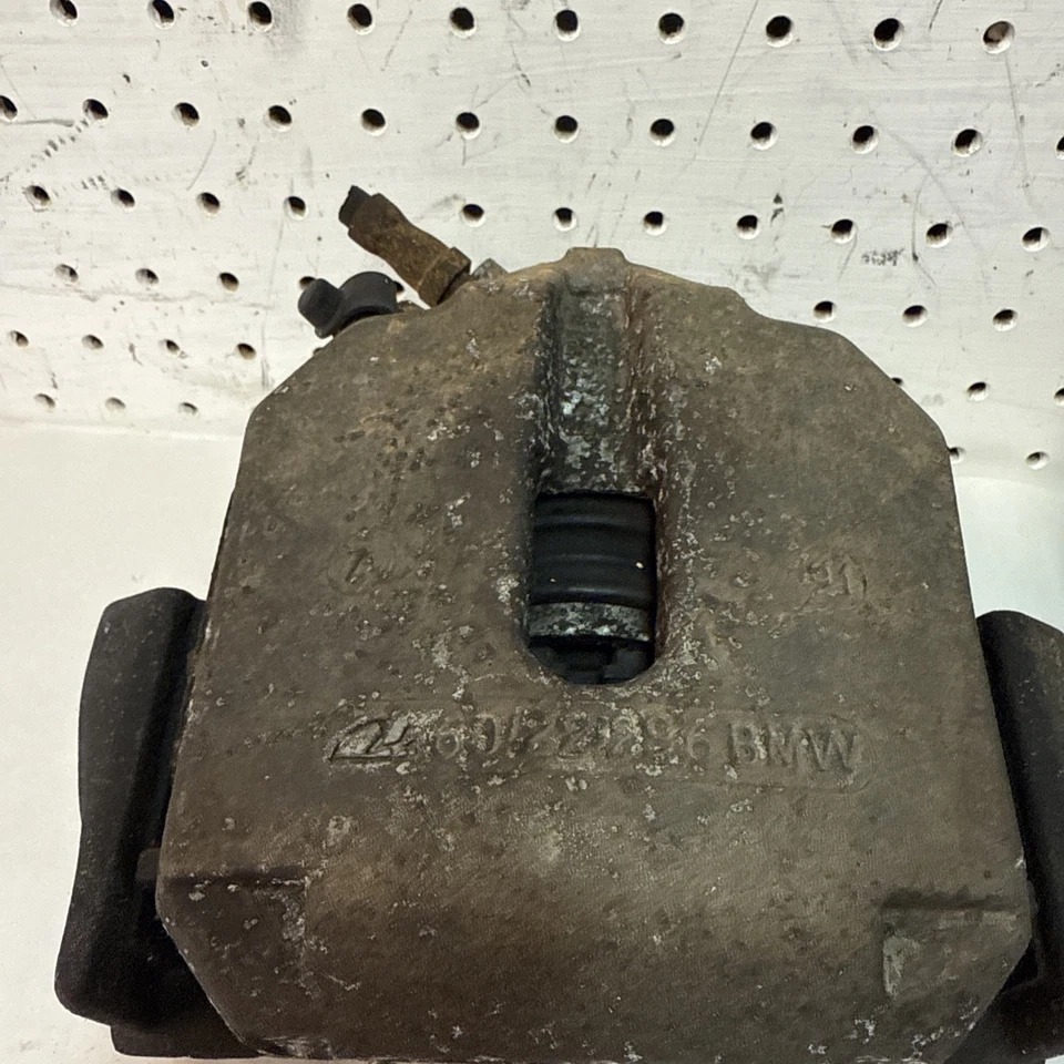 ✅ 97-03 OEM BMW E39 525i 528i Juego de pares de pinzas de freno delanteras izquierda derecha Foto 2 de 4