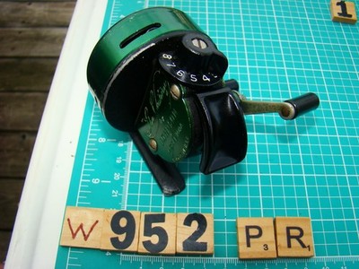 W0952 PR  JOHNSON THE CENTURY 100A SPINCAST MADE IN USA FISHING REEL