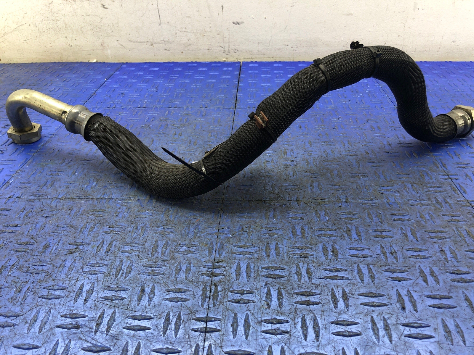2006-2018 ASTON MARTIN VANTAGE V8 ENGINE OIL COOLER OUTLET HOSE PIPE 6G33-6B748