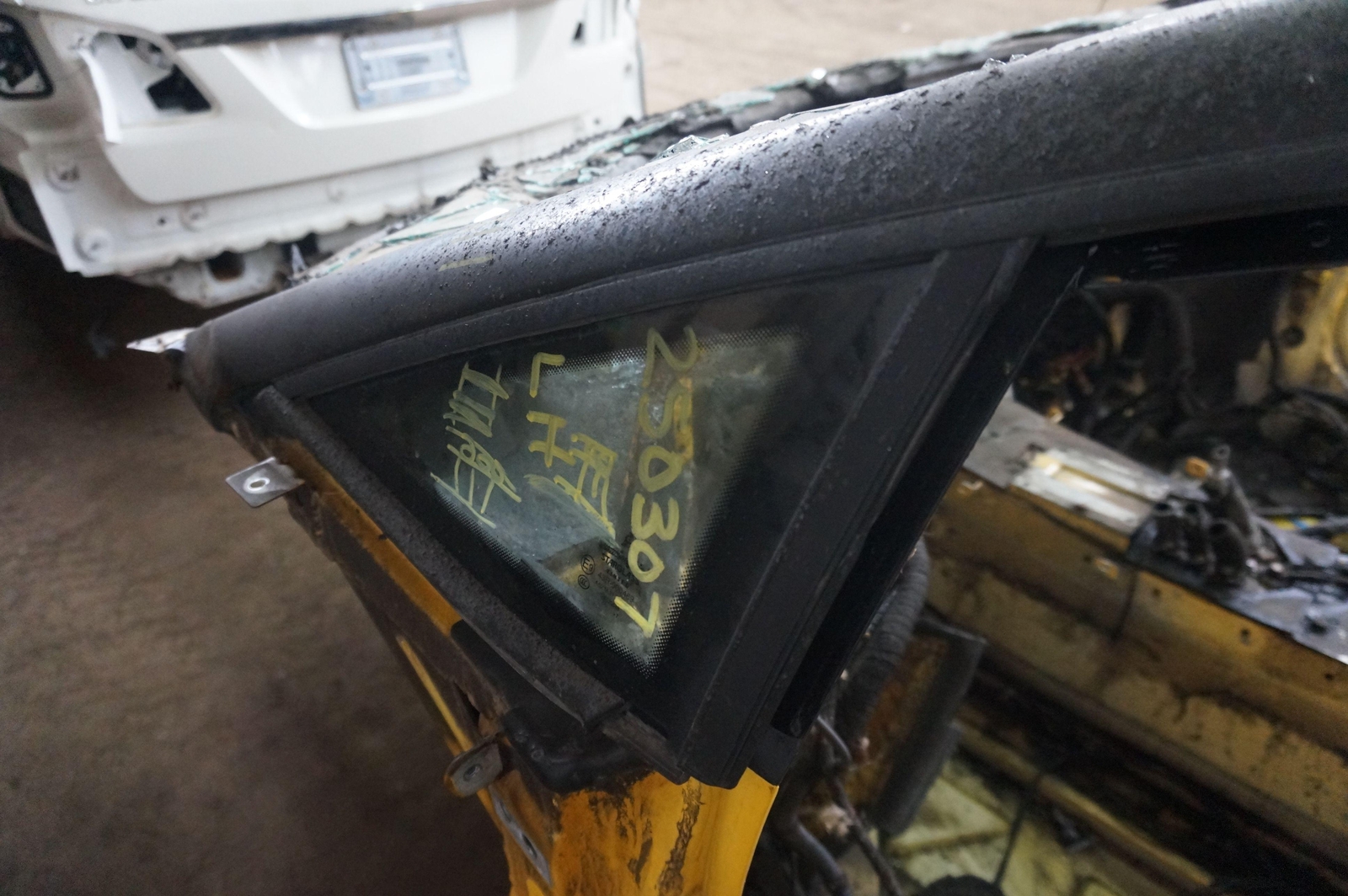 Front Left Fixed Vent Quarter Window 400845115A Lamborghini Gallardo Spyder 2008
