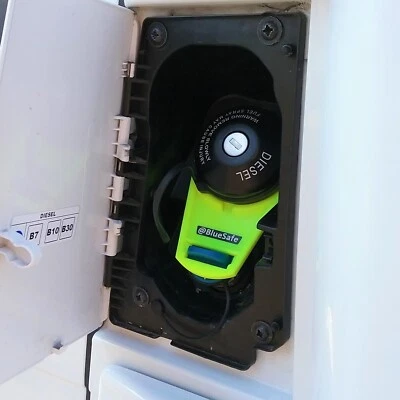 MAJOCOMPTEC® AdBlue Tankdeckel Sicherung Tanksicherung für Fahrzeuge Boxer Jumper Ducato