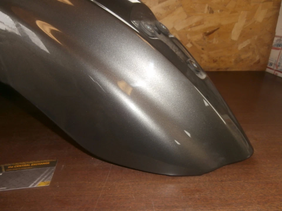 09-13 Kawasaki Voyager VN Vulcan 1700 Rueda Trasera Guardabarros Gris Cola BUENO Foto 4 de 4