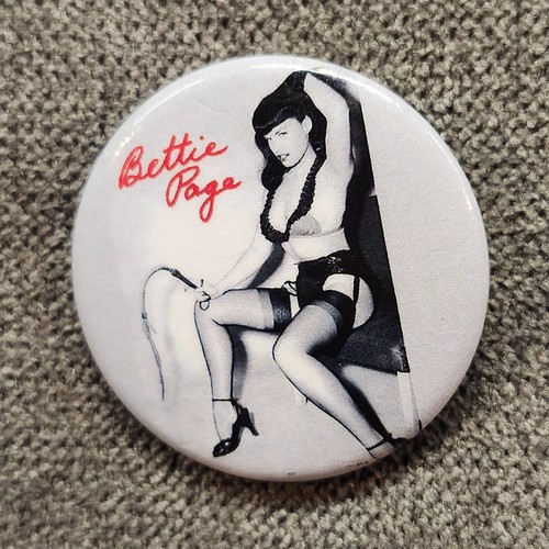 RARE! PINBACK PIN BUTTON "BETTIE PAGE" G. KORAL COLLECTION
