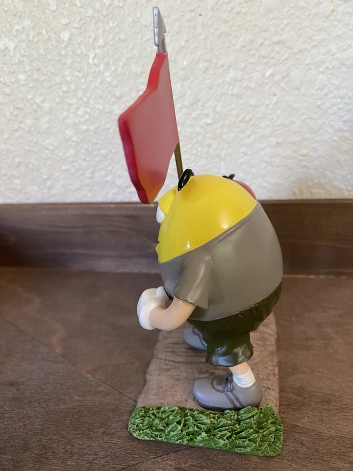 M&M’S BORN LEADER FULL COLOR SALUTE TO U. S.M.C. “FLYING COLORS” 2011 RARE - Image 2 of 4