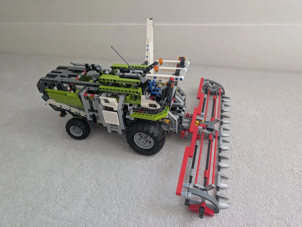 LEGO Technic 8274 Combine Harvester, photo 2 of 5
