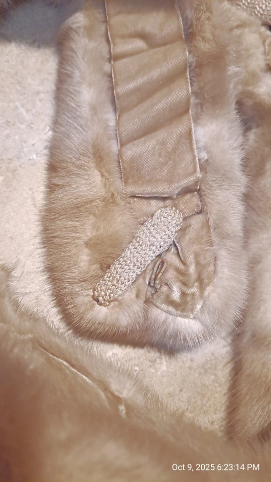 Cuello visón vintage años 30 estola envolvente beige claro/gris 49" terciopelo forrado broche/gancho Foto 4 de 4