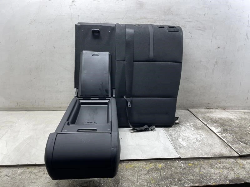BMW X3 E83 2005 asiento trasero izquierdo del lado del conductor con reposabrazos Sensatec Foto 3 de 4
