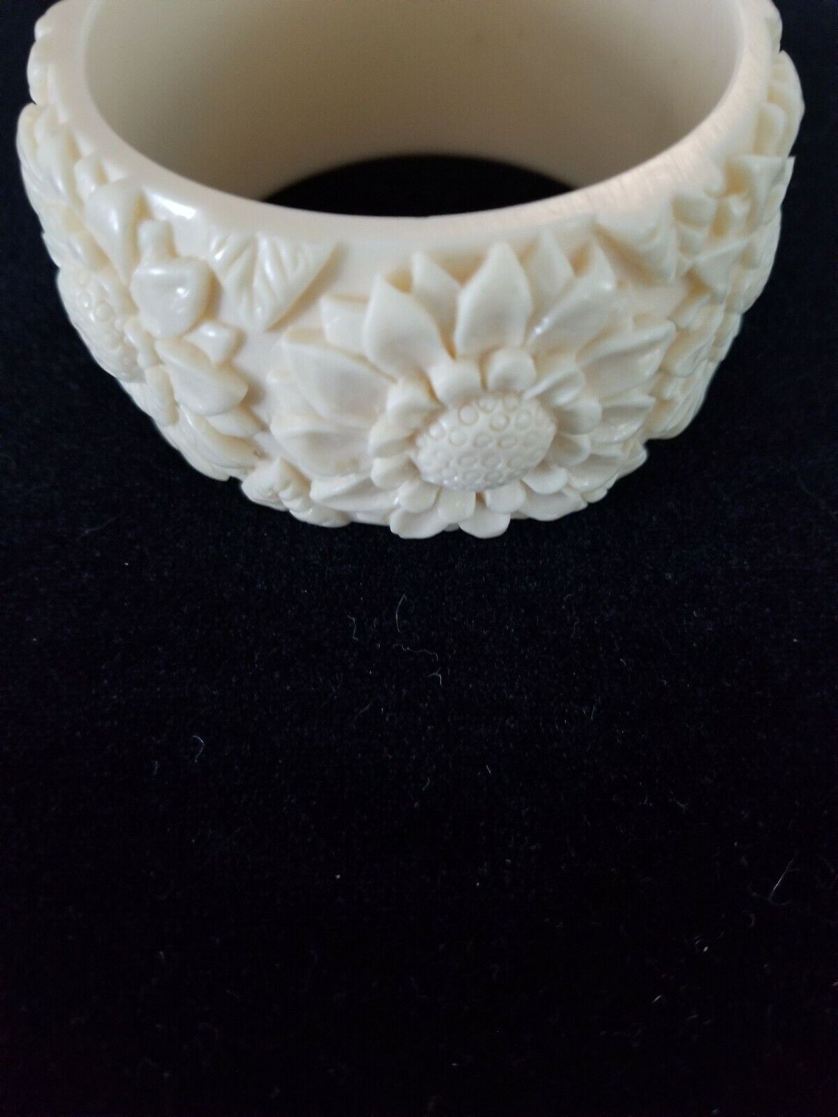 VINTAGE  WIDE SOFT CREAMY TONE CARVED CELLULOID S… - image 5