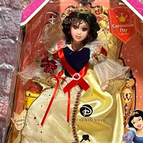 Disney Princess Snow White Coronation Day Porcelain Doll Keepsake Brass Key RARE - Picture 4 of 12