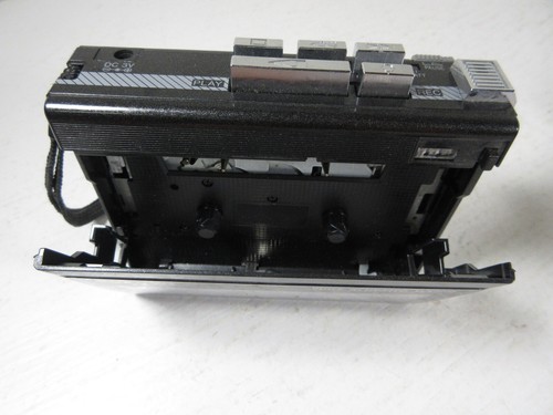 Vintage Sanyo Cassette Tape Recorder w/ Microphone M1130 - Tested/Works/Records - Picture 6 of 9