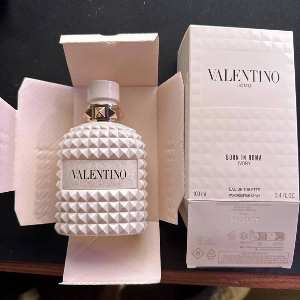 *Novo* Hot Uomo Born in Roma Marfim Eau de Toilette 3,4 oz/100 ml Spray Masculino - Imagem 2 de 2