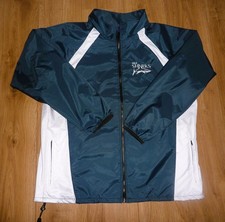 WYPRZEDAŻ REKINY RUGBY-NOWA-Granatowa/Biała Kurtka S/Proof-Haftowana-Podszewka-Pełny zamek błyskawiczny-DUŻA