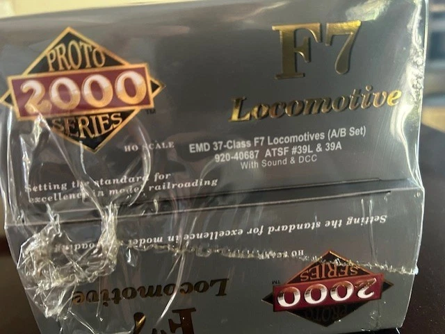 SANTA FE " CHIEF " F7- A/B units 39L PLATED- DCC / TSUNAMI SOUND HO Scale SEALED - Image 4 of 4