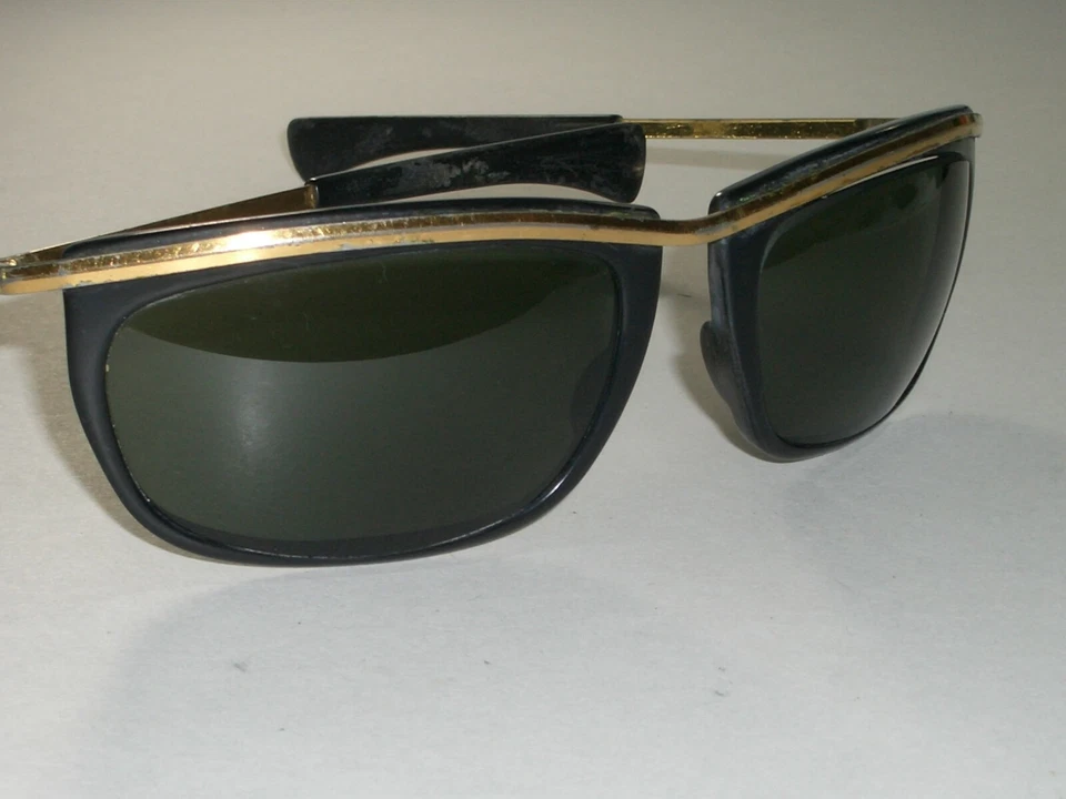 1970's VINTAGE B&L RAY BAN L1000 GOLD/BLACK G15 UV OLYMPIAN WRAP SUNGLASSES  - Image 2 of 4