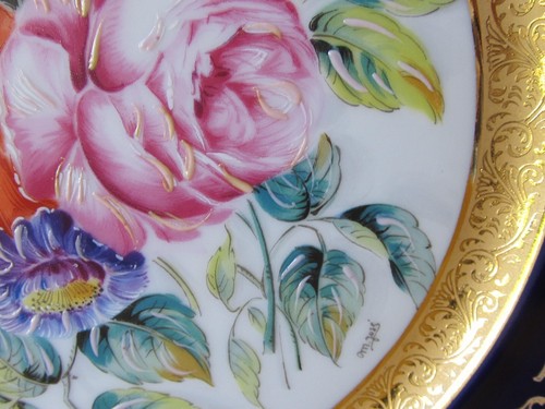 Assiette décoration porcelaine Limoges décor floral réhaussé main marli bleu/or - Picture 3 of 7