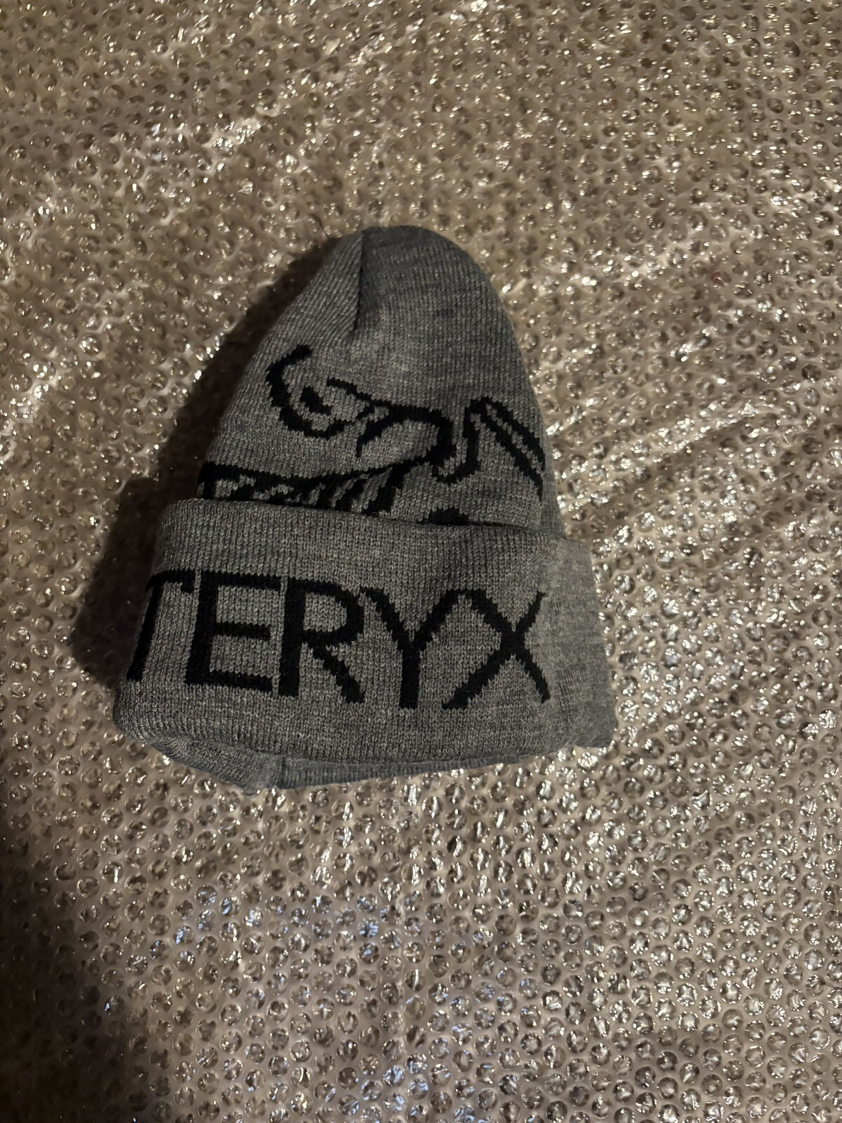 ARC'TERYX Berretto Arc’teryx grigio nero da trekking Gorpcore con polsini spedizione gratuita