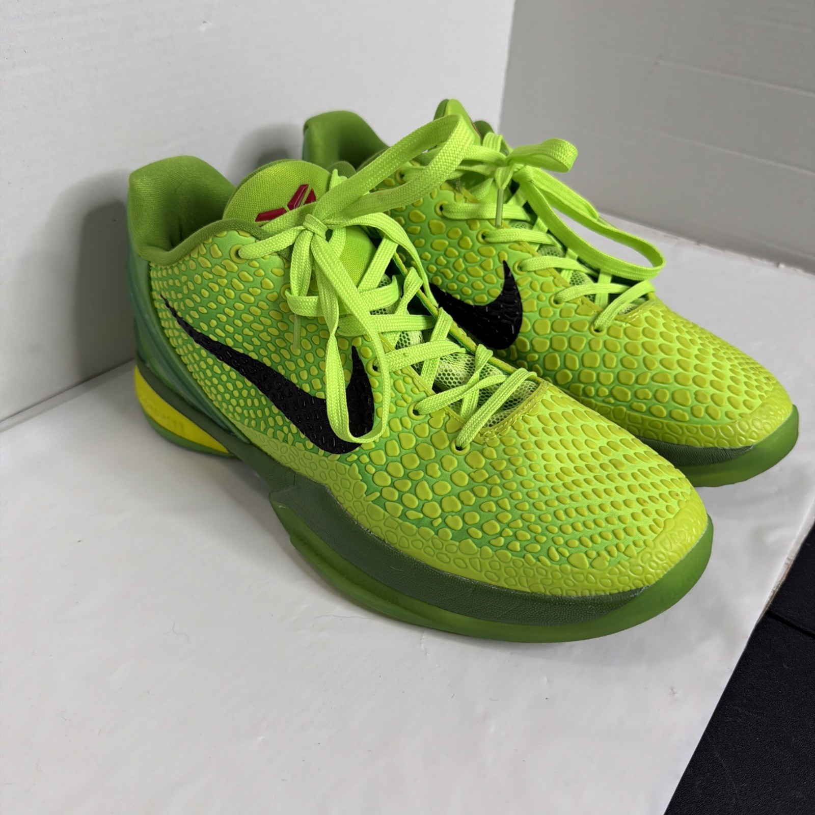 Nike Zoom Kobe 6 Protro Low Grinch Mens Size 11 Green Lace Up Shoes Sneakers EUC