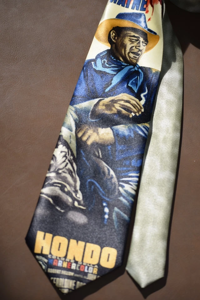 Corbata de cuello de colección Ralph Marlin 2003 Hondo John Wayne corbata de polietileno 56 x 3,75" nueva con etiquetas Foto 2 de 4