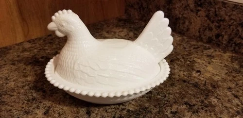 Vintage 1940's Indiana Milk Glass Beaded Edge Hen Chicken On Nest Dish